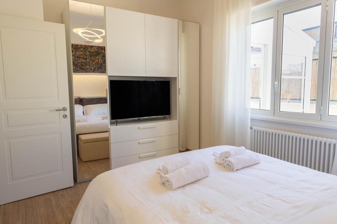 Colosseo Brightful Apartment With Rooftop โรม ภายนอก รูปภาพ