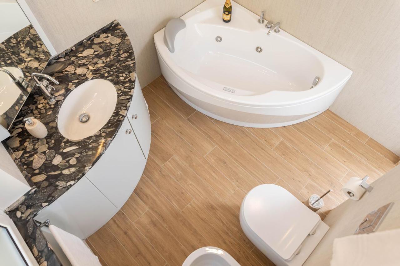 Colosseo Brightful Apartment With Rooftop โรม ภายนอก รูปภาพ