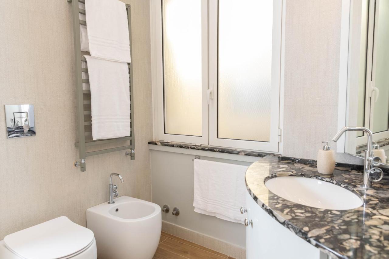 Colosseo Brightful Apartment With Rooftop โรม ภายนอก รูปภาพ