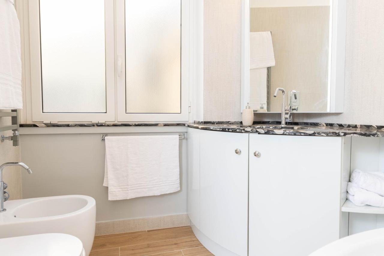 Colosseo Brightful Apartment With Rooftop โรม ภายนอก รูปภาพ