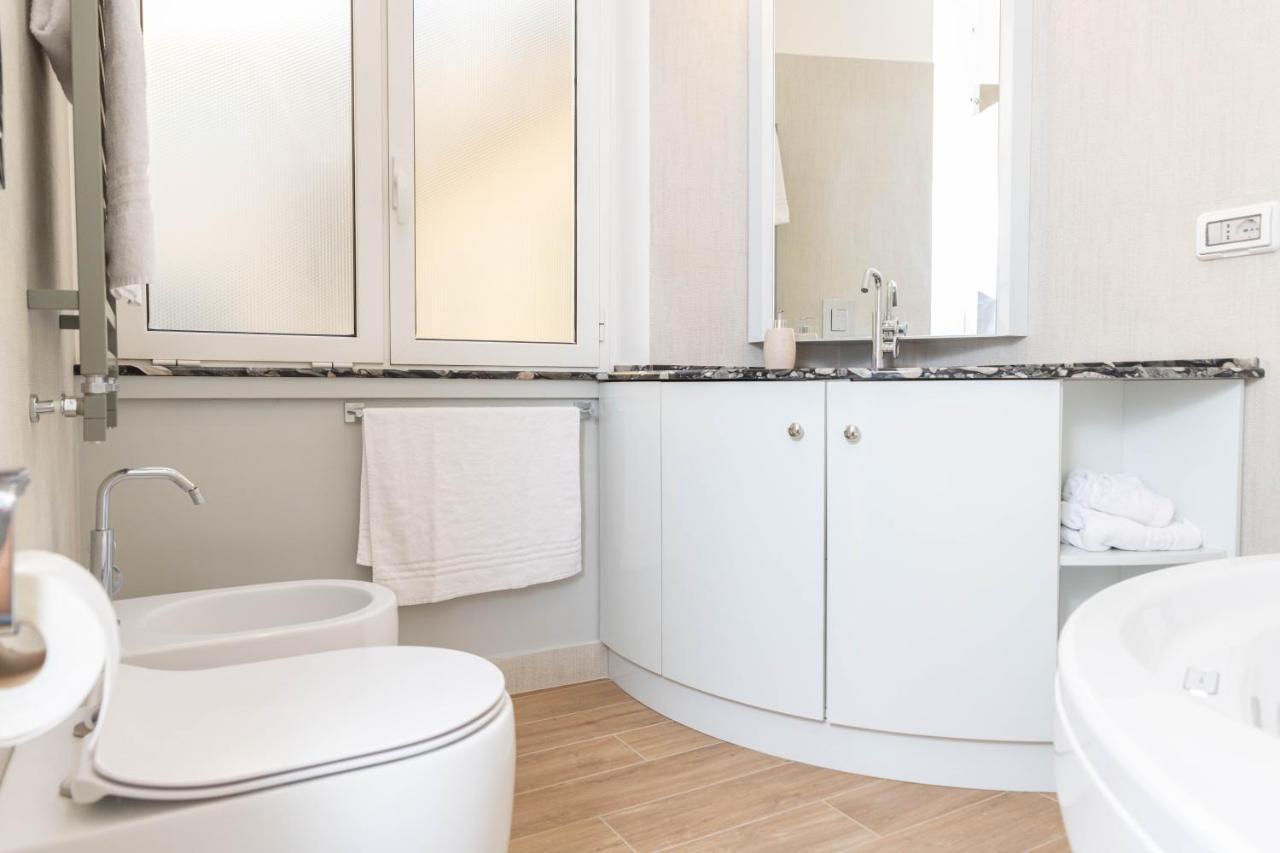 Colosseo Brightful Apartment With Rooftop โรม ภายนอก รูปภาพ